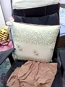 -Halley- online show from November 14, 2025, 7:12 am