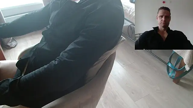 Snapshot of Freeze_Fire chatting on November 10, 2025, 8:30 am Freeze Fire online show from November 10, 2025, 8:30 am