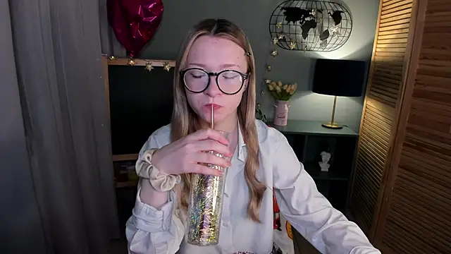 Snapshot of elliupp chatting on October 12, 2025, 1:29 am elliupp online show from October 12, 2025, 1:29 am