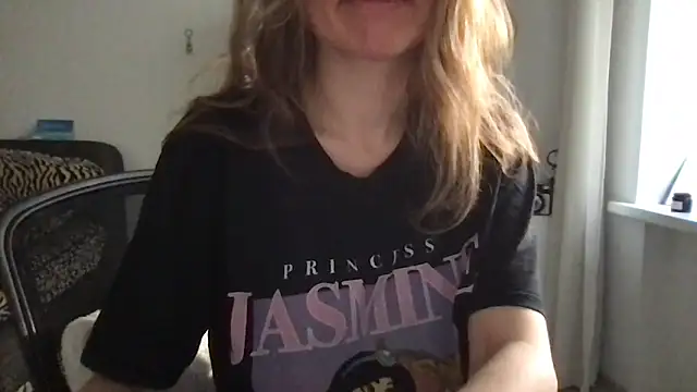 Snapshot of Marivell chatting on October 3, 2025, 1:34 pm Marivell online show from October 3, 2025, 1:34 pm