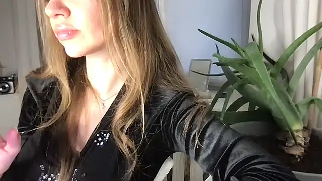 Snapshot of Marivell chatting on October 2, 2025, 2:31 pm Marivell online show from October 2, 2025, 2:31 pm