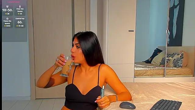 AylinHazellx online show from November 24, 2025, 8:36 am