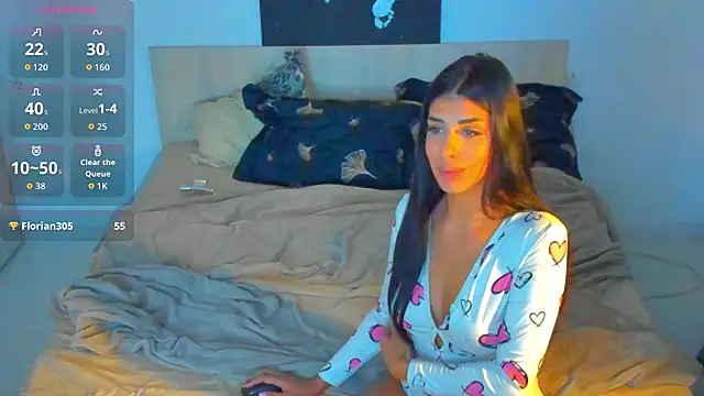 AylinHazellx online show from November 25, 2025, 8:20 pm