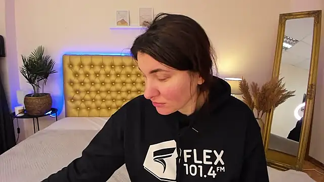 Snapshot of TrishaDarks chatting on February 2, 2026, 6:12 am TrishaDarks online show from February 2, 2026, 6:12 am