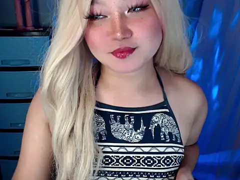 Eyes-on-me online show from October 3, 2025, 5:36 pm