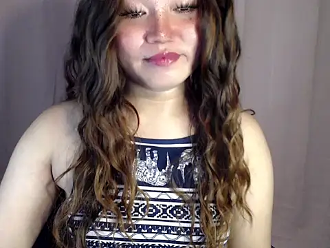 Eyes-on-me online show from October 31, 2025, 7:21 pm