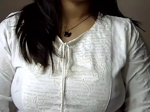 Aaliya02 online show from November 8, 2025, 1:58 pm