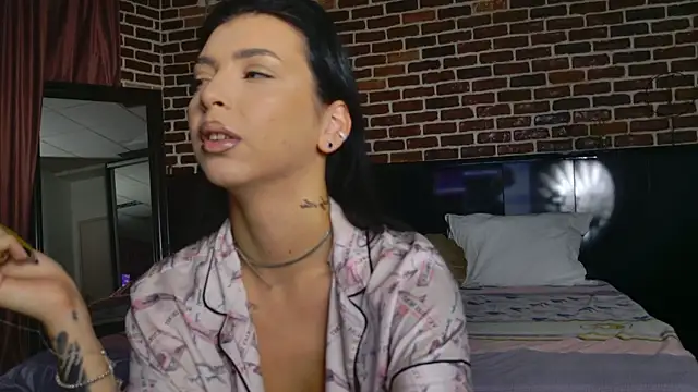 MeganSin  online show from October 5, 2025, 4:25 am