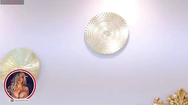 Snapshot of CourtneyRoses chatting on November 12, 2025, 1:48 pm CourtneyRoses online show from November 12, 2025, 1:48 pm