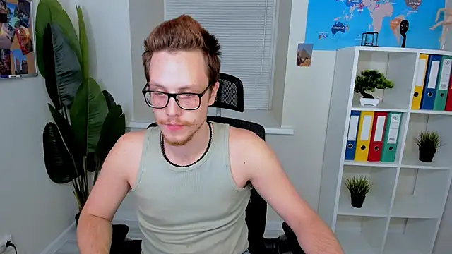 LeoMooree online show from November 15, 2025, 4:38 am