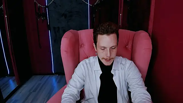 LeoMooree online show from October 24, 2025, 8:41 pm