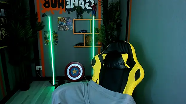 LeoMooree online show from November 14, 2025, 3:54 am