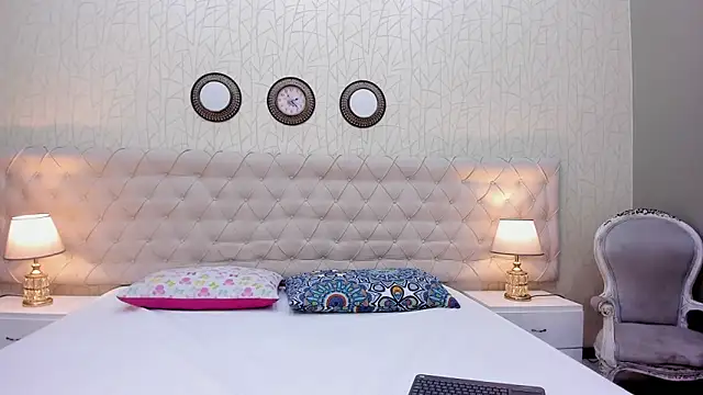 VaniaRose online show from November 15, 2025, 1:26 pm