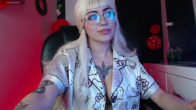 Snapshot of LesRose chatting on February 11, 2026, 2:33 am LesRose online show from February 11, 2026, 2:33 am