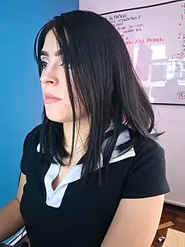 Zafira  online show from November 14, 2025, 5:05 pm