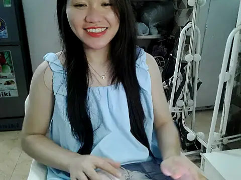 Snapshot of Ara4865 chatting on October 8, 2025, 4:40 pm Ara4865 online show from October 8, 2025, 4:40 pm
