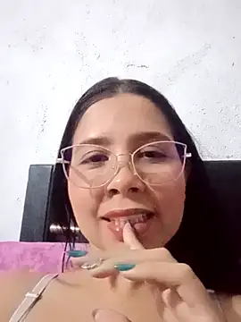 elyne hot online show from October 16, 2025, 3:26 am