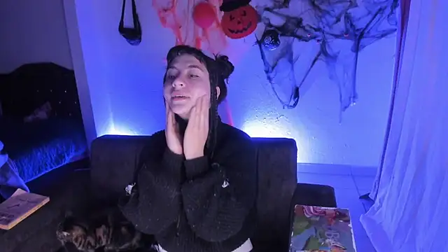 kitty  chs online show from November 16, 2025, 11:15 am