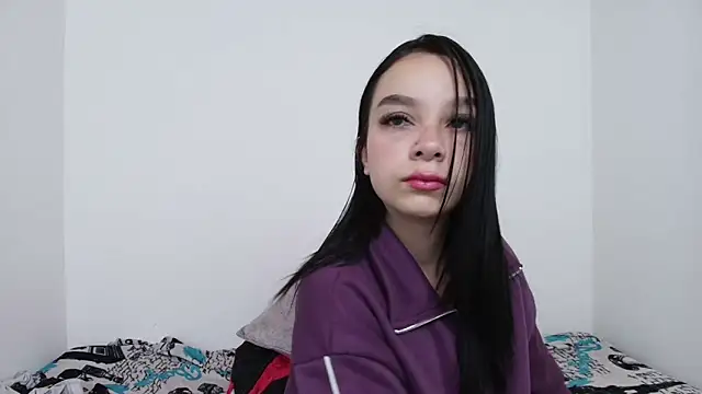 Emilie Soler12 online show from October 10, 2025, 2:07 pm