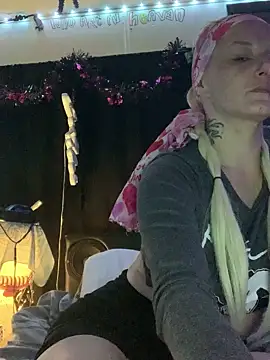 blondebarbiebae online show from July 14, 2026, 2:27 am