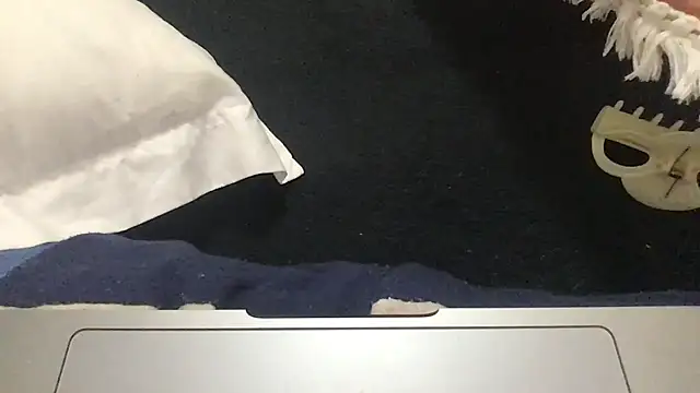 paula19800 online show from October 17, 2025, 8:32 pm