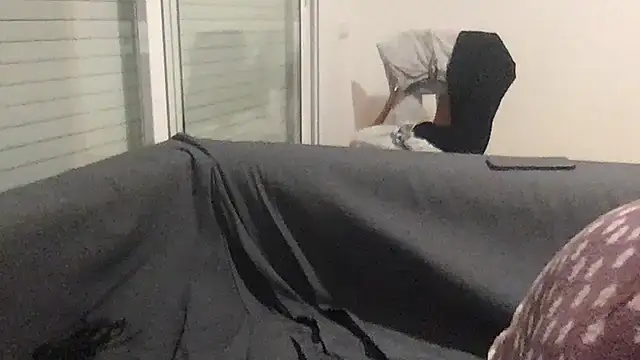 paula19800 online show from November 6, 2025, 9:41 pm