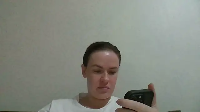 Snapshot of Veylonna chatting on October 31, 2025, 6:37 pm Veylonna online show from October 31, 2025, 6:37 pm