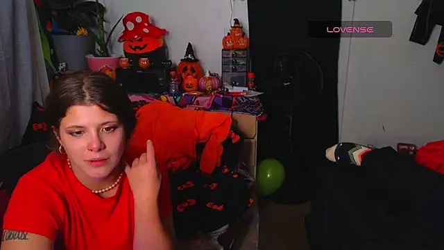 xofrankiefinexo online show from October 19, 2025, 7:11 am