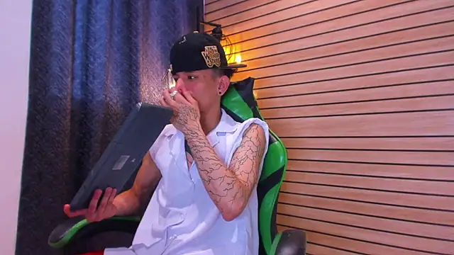Skinny batman online show from May 13, 2026, 9:44 pm