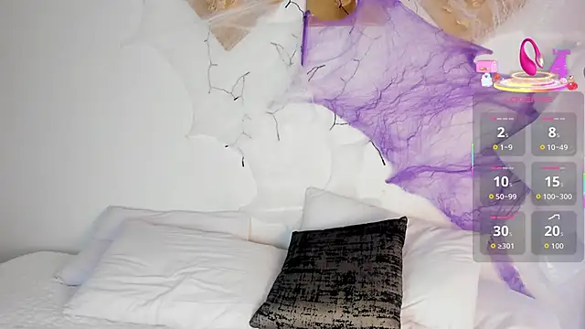 CharlottePetitte online show from October 28, 2025, 8:08 pm