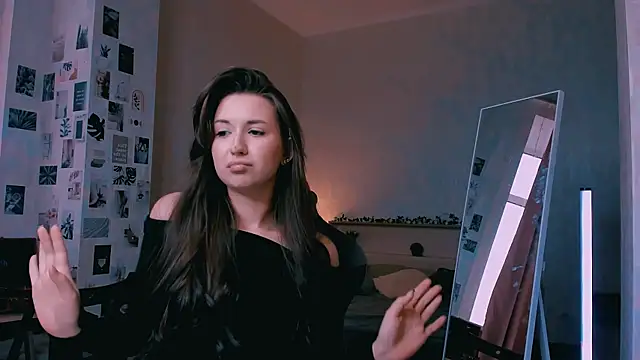 raviolly046 online show from October 9, 2025, 11:55 am