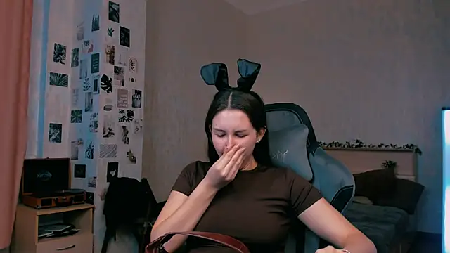 raviolly046 online show from October 22, 2025, 12:48 pm