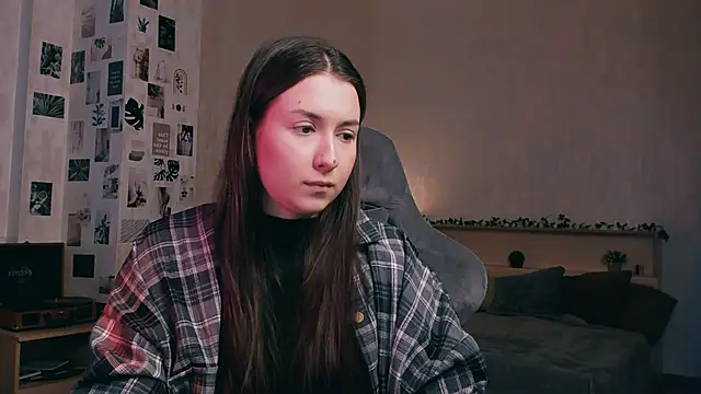 raviolly046 online show from November 10, 2025, 12:32 pm