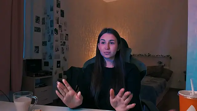 raviolly046 online show from November 25, 2025, 12:16 pm