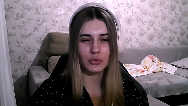 JerrieLoosle online show from October 19, 2025, 4:43 pm