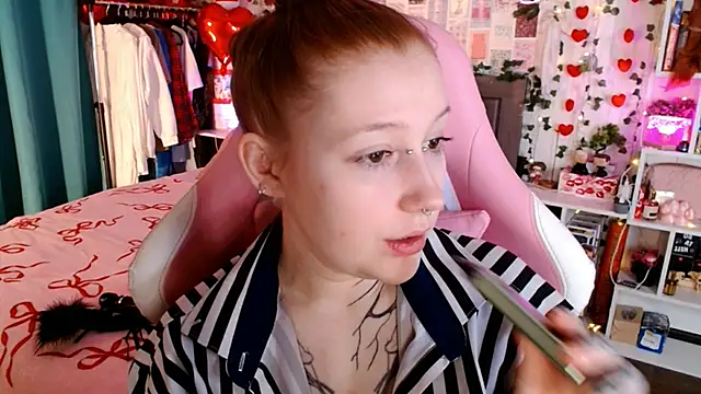 Ayla Hicks online show from March 8, 2026, 4:16 am