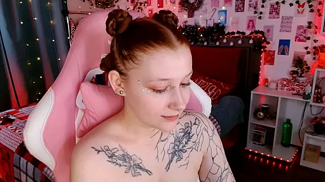 Ayla Hicks online show from December 2, 2025, 7:26 pm