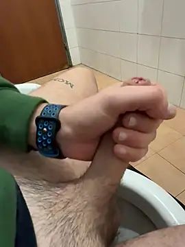 Snapshot of SiculoStrong chatting on February 16, 2026, 5:22 pm SiculoStrong online show from February 16, 2026, 5:22 pm