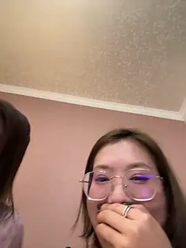 redrose520 online show from April 15, 2026, 12:21 pm