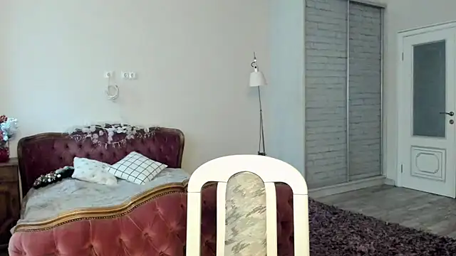 Malibu J online show from December 22, 2025, 6:57 am