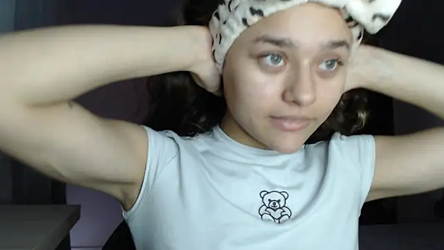 LittleCheerry69 online show from November 12, 2025, 4:11 pm