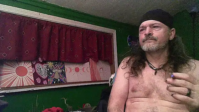 Snapshot of HippieDad333 chatting on April 3, 2026, 4:52 am HippieDad333 online show from April 3, 2026, 4:52 am