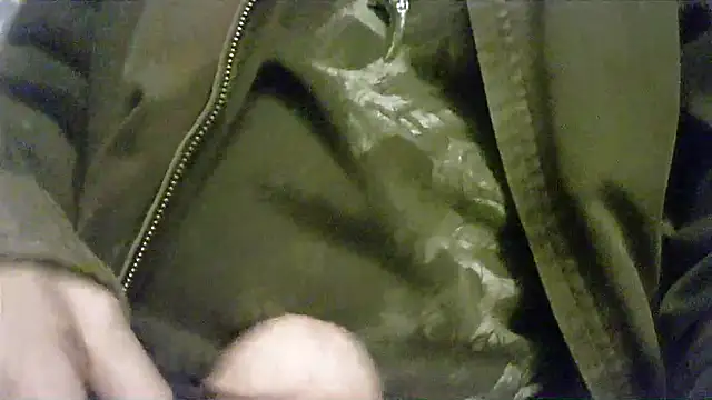 Snapshot of HippieDad333 chatting on October 2, 2025, 10:35 pm HippieDad333 online show from October 2, 2025, 10:35 pm