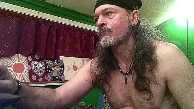 Snapshot of HippieDad333 chatting on April 2, 2026, 8:10 am HippieDad333 online show from April 2, 2026, 8:10 am