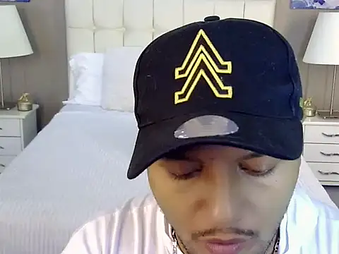Snapshot of Max_Rivers chatting on October 7, 2025, 12:17 pm Max Rivers online show from October 7, 2025, 12:17 pm
