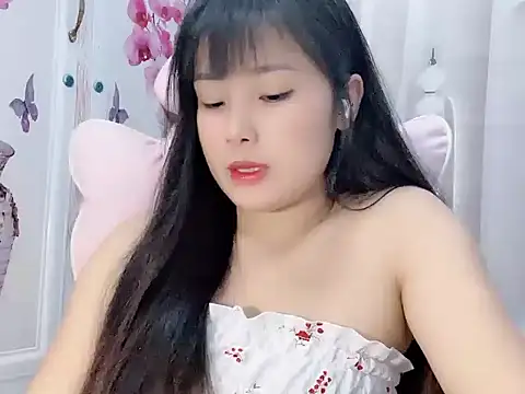 Snapshot of Lie_liee chatting on July 17, 2026, 1:41 pm Lie liee online show from July 17, 2026, 1:41 pm