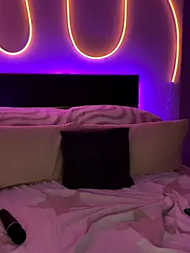 Snapshot of Mila-Jasmin chatting on October 17, 2025, 8:43 pm Mila-Jasmin online show from October 17, 2025, 8:43 pm