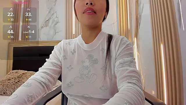 SAMANTHABENET online show from April 15, 2026, 8:20 pm