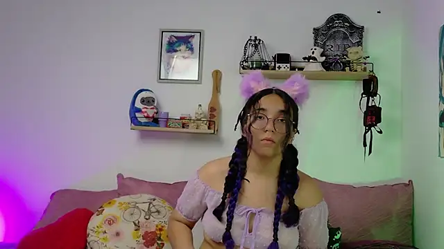 LucyDerby online show from December 2, 2025, 2:01 am