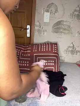 Bellabootie online show from April 10, 2026, 8:21 am